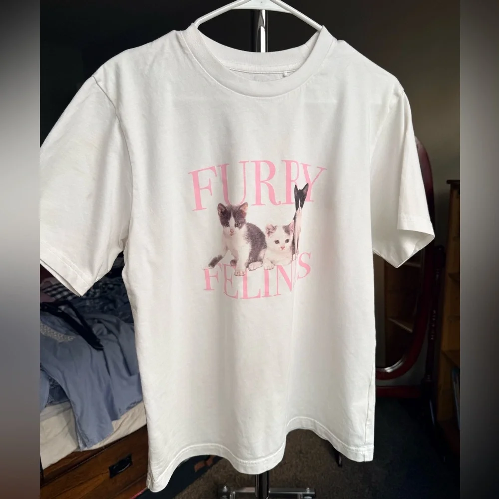 Uniqlo White Tee with Pink 